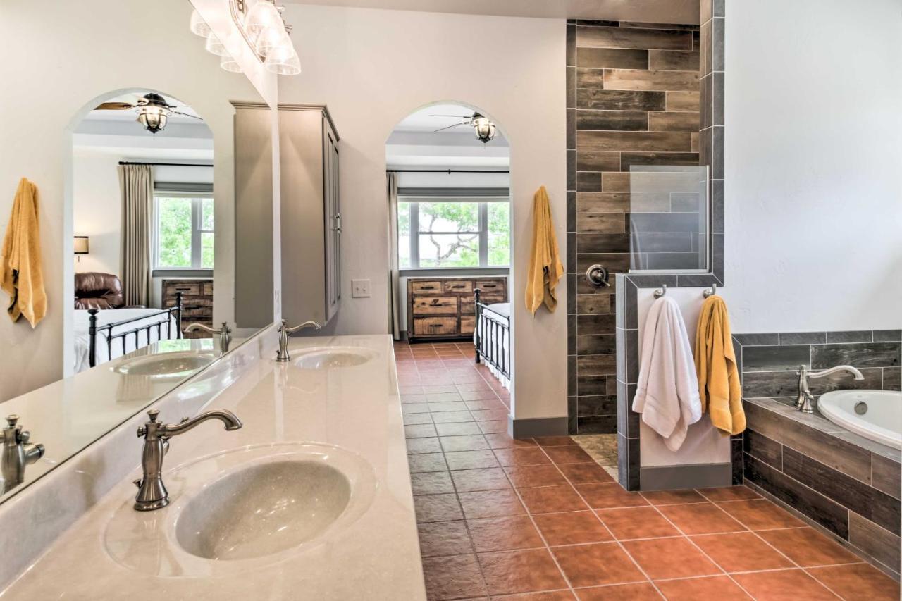 Вилла Ladera Wimberley Estate On 13 Acres With Hot Tub Экстерьер фото